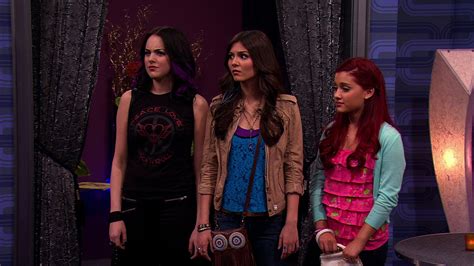 Watch Victorious Season 3 Episode 18 Three Girls And A Moose Full