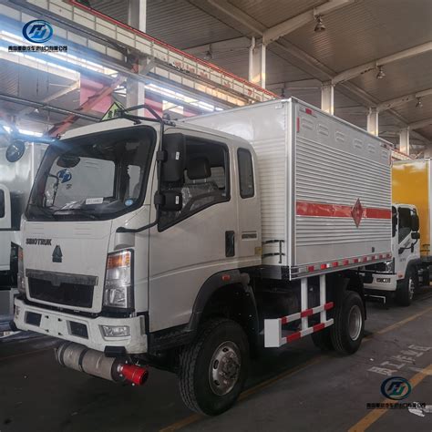 Sinotruk HOWO Homan Heavy Light Duty Explosives Gas Dangerous Chemical
