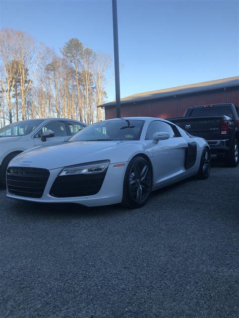 White Audi R8 : r/carporn