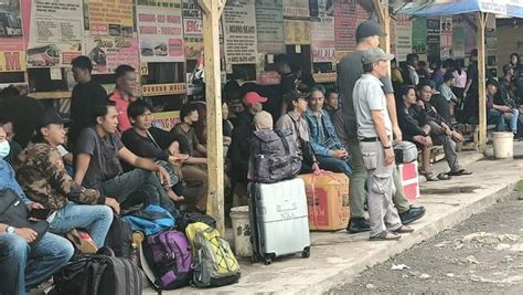 Terminal Lebak Bulus Mulai Diserbu Pemudik Di Hari Ke 13 Ramadhan