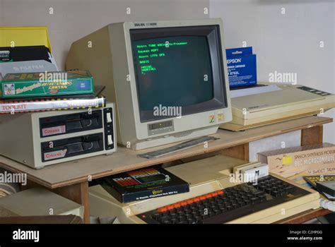 BBC Master 128 microcomputer setup Stock Photo - Alamy