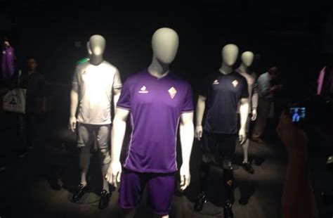 La Fiorentina Presenta Le Nuove Divise Ecco Le Maglie Per La Stagione