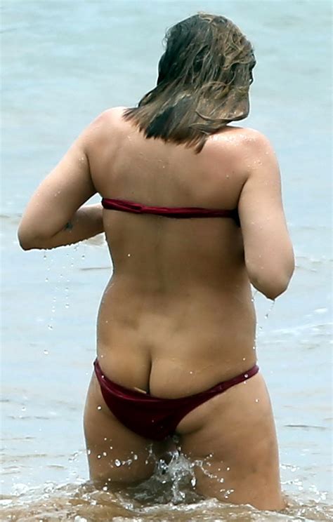 Elisabeth Harnois Bikini Malfunction Showing Ass Crack At A Beach In