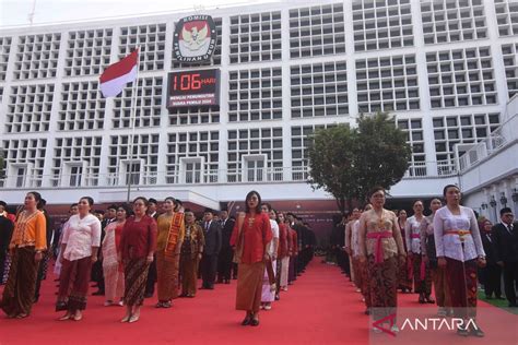 Anggota KPU Kabupaten Kota Dari 9 Provinsi Dilantik ANTARA News