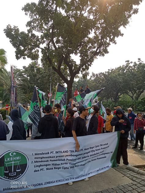 BAKORNAS LKBHMI PB HMI Melakukannya Aksi Unjuk Rasa Di Depan Gedung