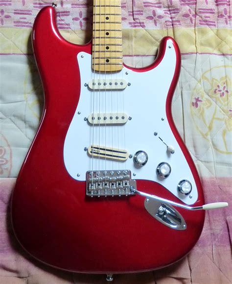 Photo Fender Vintage Hot Rod 57 Strat Fender Vintage Hot Rod 57 Strat Candy Apple Red