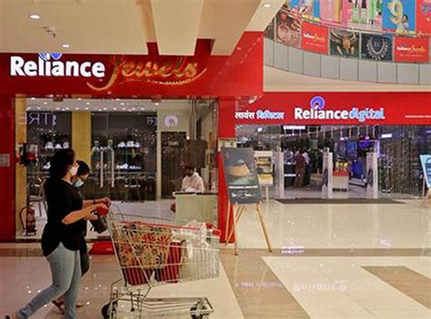 Reliance Retails Revenue Grows 43 Net Up 36 In Q2 Fy23 The Hindu