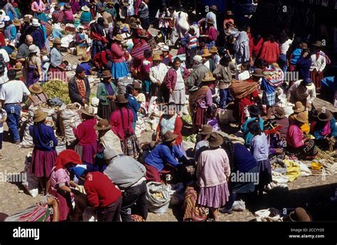 Pisac market.Peru Stock Photo - Alamy