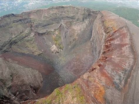 American Tourist Falls Into Famous Mount Vesuvius Volcano While Taking