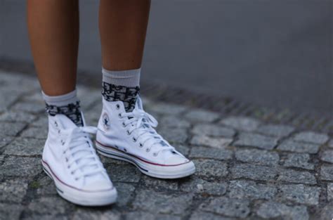 Comment Nettoyer Des Converses Blanches Et Leurs Redonner De L Clat