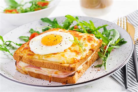 Croque Madame La Ricetta Francese Del Toast Con Uovo E Formaggio