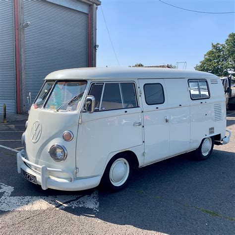 vw split screens type  detectives