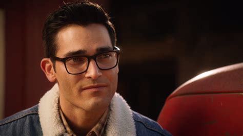 Clark Kents Glasses Earth 38 Arrowverse Wiki Fandom