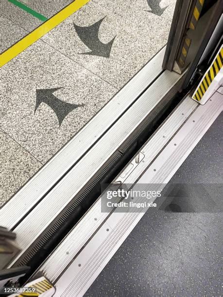 Subway Train Doors Open Photos and Premium High Res Pictures - Getty Images