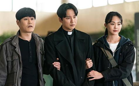 'The Fiery Priest' Greenlighted for Season 2 - ZAPZEE - Premier Korean ...