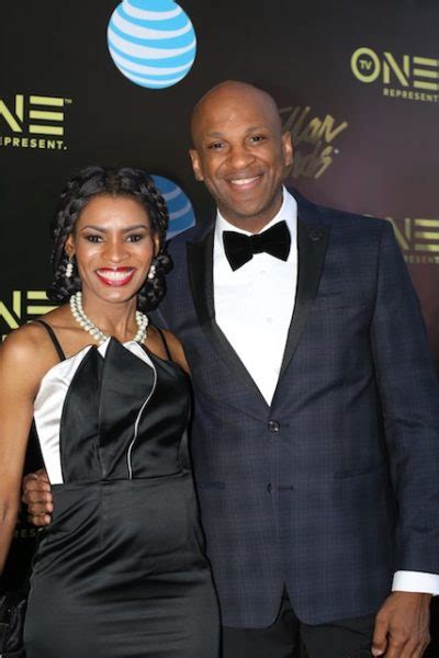 It’s Official! Donnie McClurkin Is Engaged To Nicole C. Mullen ...