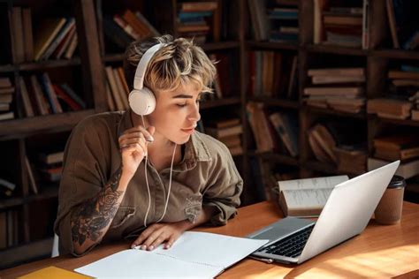 how to become a lyricist