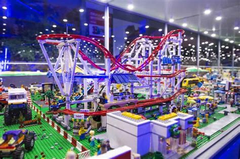 В Варшаве работает крупнейшая выставка моделей из LEGO в Европе | The ...