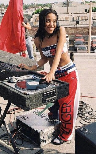 Aaliyah Tommy Hilfiger 90s Abiti Fai Da Te Moda Moda Anni 90 Stile