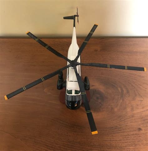 Sikorsky VH 3D Sea King Marine One Presidential Helicopter Desk Model