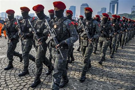 Jarang Terlihat Pasukan Densus 88 Polri Dengan Baret Merah Berseragam