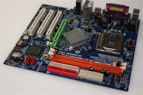 Gigabyte GA-8I865GME-775-RH Rev: 1.1 Socket LGA 775 AGP DDR Motherboard