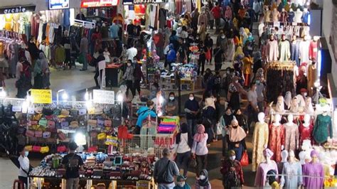 Pasar Tanah Abang Ramai Pengunjung Pkl Buka Lapak Di Jalan