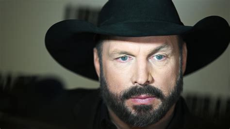 The Garth Brooks Lip Syncing Controversy Explained