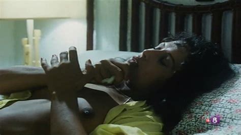 Naked Sara Mora in Al sur del edén