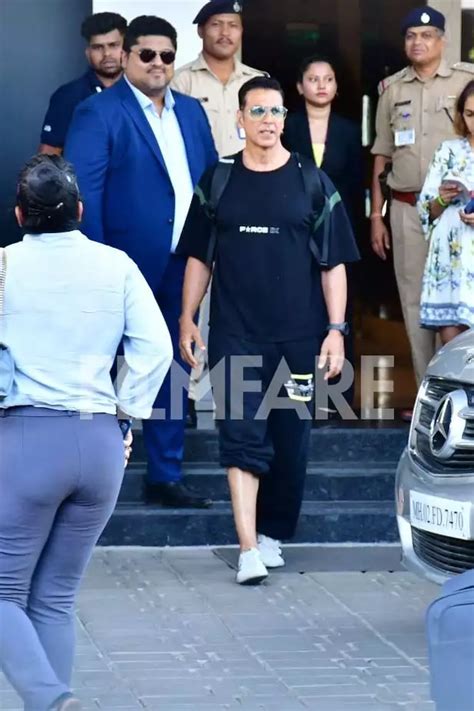 Akshay Kumar Sports An All Black Athleisure As He Returns Back From