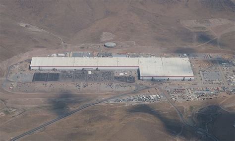 Teslas Gigafactory Revealed In Latest Drone Footage Daily Mail Online