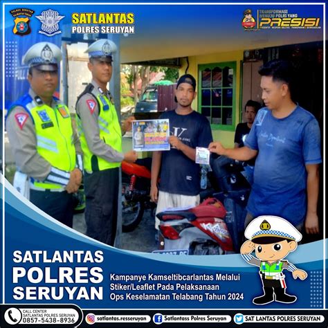 Personel Satlantas Bagikan Stiker Dan Leaflet Operasi Keselamatan