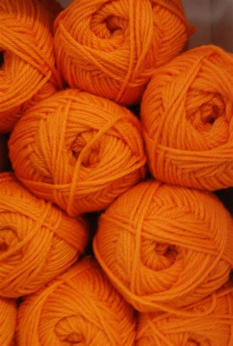 Lovely orange yarn | Оранжевые картины, Оранжевый, Голубые моменты