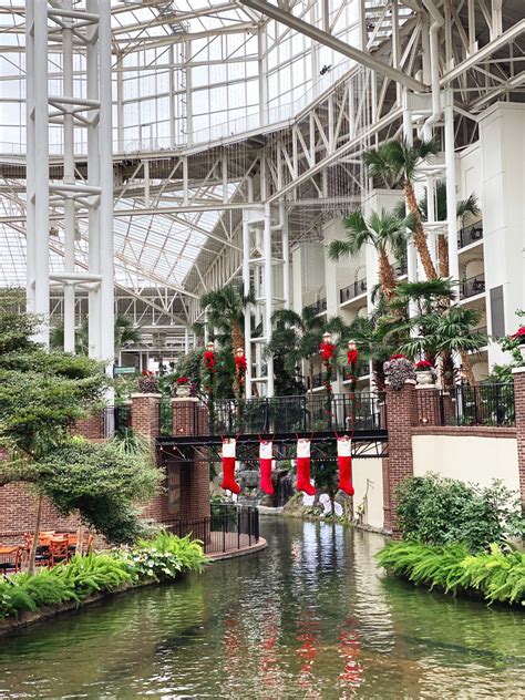 Christmas Traditions at Opryland | The Nashville Mom