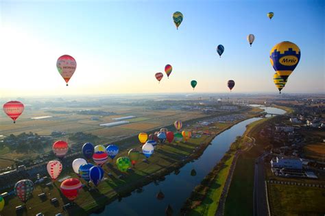 カラフルな気球が大空に舞う2023佐賀インターナショナルバルーンフェスタが開幕 AIダイジェスト