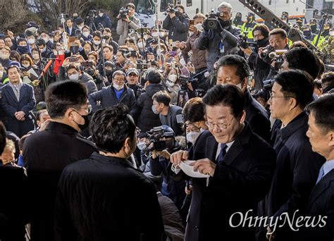 이재명 더불어민주당 대표가 성남fc 후원금 의혹과 오마이포토