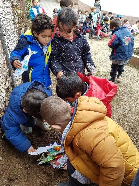 Institut Escola Coves D En Cimany Barcelona Enterrament De La