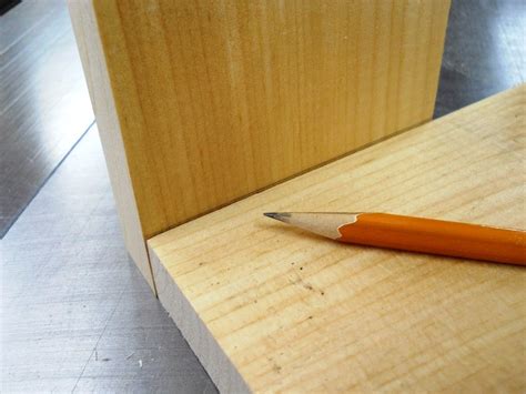 Make A Table Saw Dovetail Jig 5 Fabriquer Un Gabarit De Queues D