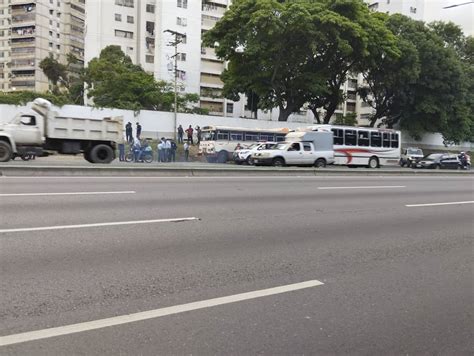 Ladr N Fue Abatido Por Un Polic A Mientras Robaba En Un Autob S En