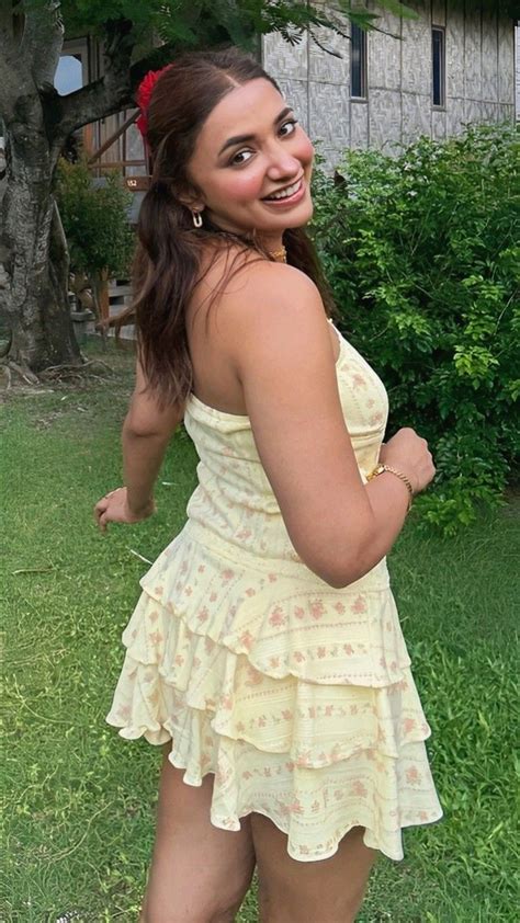 Jiya Shankar Kiara Advani Hot Bollywood Fashion Beautiful Women Videos