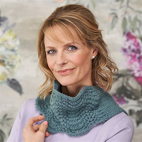 Ravelry Ripple Effect Cowl Pattern By Becca Parker