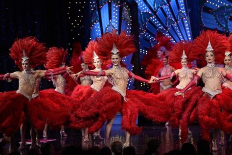 Le Moulin Rouge Souffle Ses Bougies