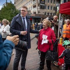 SDP n Antti Lindtman sai paljon onnitteluja Jyväskylän Kävelykadulla