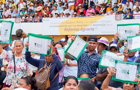 Entregan títulos de propiedad de tierras a víctimas de Córdoba GS