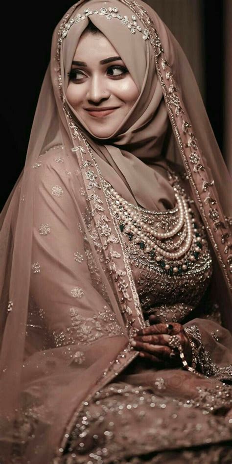 Muslim Bride With Beautiful Wedding Out Fit😍 Bridal Hijab Styles