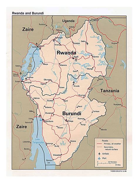 Detallado mapa político de Ruanda y Burundi con carreteras principales