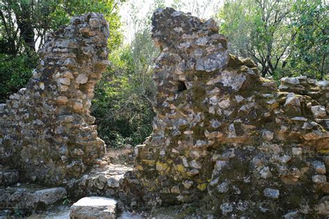 Restos De El Genial Bas Lica En Butrinto Nacional Parque Butroto