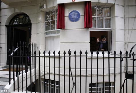 John Lennon And Yoko Onos First London Home Gets A Blue Plaque Daily