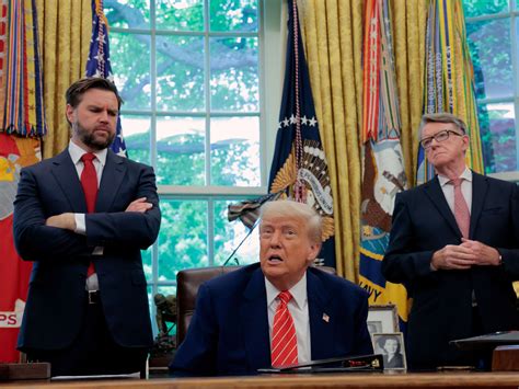 Workers voice anger over average hourly wage UK stagnation 11