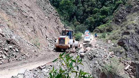 Minibús se embarranca en la carretera La Paz Asunta reportan decesos